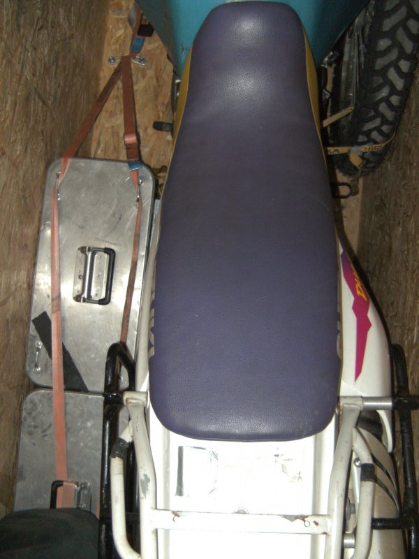 Motorrad in Transportbox mit Alu Boxen