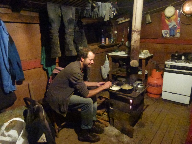 Kochen und Sachen trocknen am Holzofen