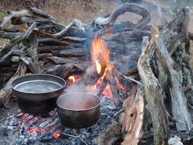 Feuer mit Holztrocknungsvorrichtung